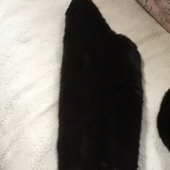Black mink sleeves ( new) - Picture 3 of 3
